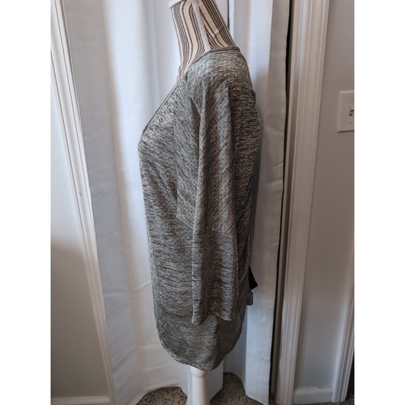 BKE Women's Gray Top Black Lace Insert 3/4 Sleeves Large - Picture 7 of 9
